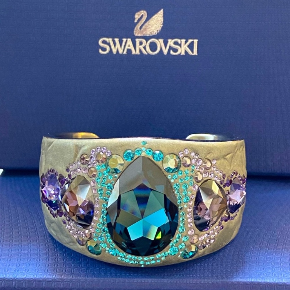 Swarovski Cuff. Authentic crystal Pony Bangle cuff bracelet
purple blue.
